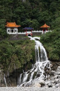 Photo by: Wikipedia user “AngMoKio“, https://en.wikipedia.org/wiki/Taroko_National_Park#/media/File:Chang_Chun_Shrine_amk.jpg